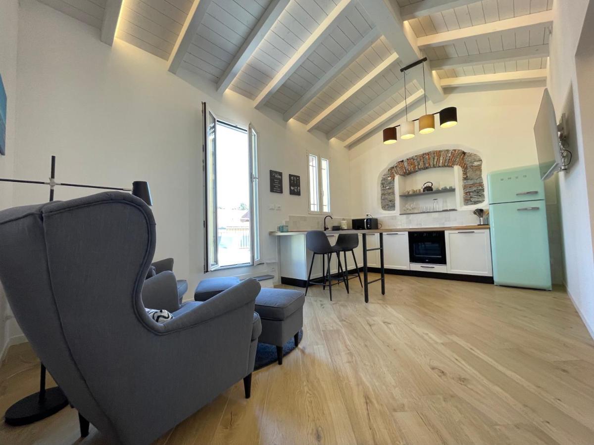 Sun Luxury Apartment In Centro Storico 키아바리 외부 사진